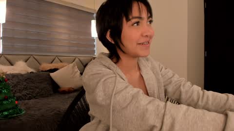 Snapshot of luucy___ chatting on December 2024 12:30:01 PM Lu online show from December 2024 12:30:01 PM