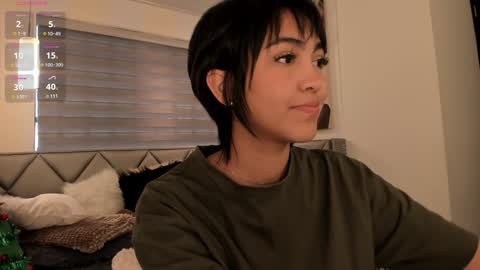 Snapshot of luucy___ chatting on December 2024 01:43:02 PM Lu online show from December 2024 01:43:02 PM