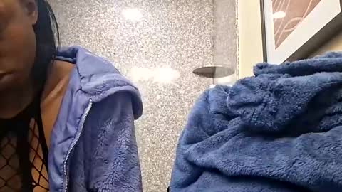 Snapshot of luvbug555 chatting on November 2025 12:19:02 PM luvbug555 online show from November 2025 12:19:02 PM