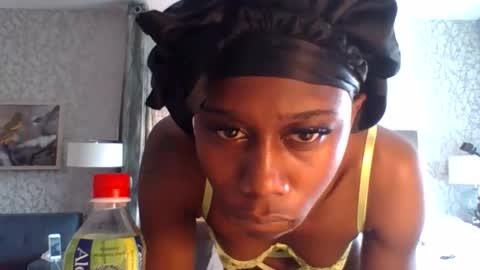 Snapshot of luvbug555 chatting on March 2026 04:35:02 PM luvbug555 online show from March 2026 04:35:02 PM