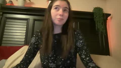 Snapshot of luvrxstarx chatting on December 2025 12:08:01 AM luvrxstarx online show from December 2025 12:08:01 AM