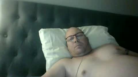 Snapshot of luvtwogodown chatting on January 2025 09:39:02 PM luvtwogodown online show from January 2025 09:39:02 PM