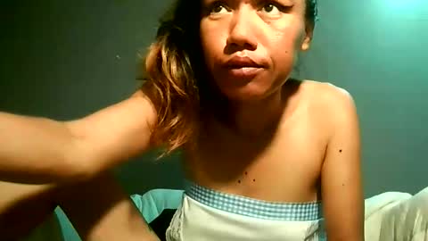 Snapshot of luvu4everxxx chatting on May 2026 03:46:01 AM Bee Bee online show from May 2026 03:46:01 AM