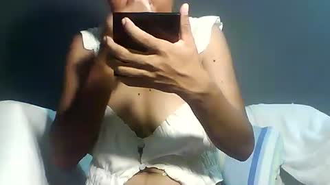 Snapshot of luvu4everxxx chatting on June 2026 02:37:02 AM Bee Bee online show from June 2026 02:37:02 AM