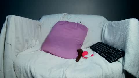 Bee Bee online show from July 2026 02:37:02 AM