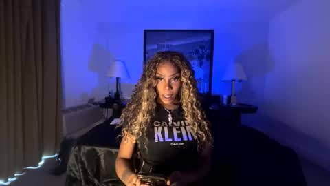 Snapshot of luvvlee chatting on May 2026 10:47:02 PM luvvlee online show from May 2026 10:47:02 PM