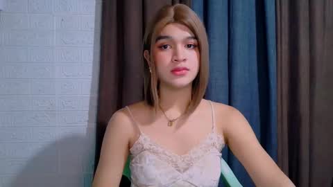 queen lux online show from March 2026 02:16:02 AM