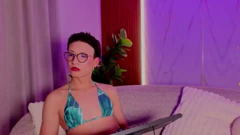 Lux online show from February 2026 03:22:01 AM