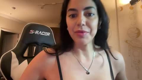 Snapshot of luxcher22 chatting on March 2025 03:18:02 AM luxcher22 online show from March 2025 03:18:02 AM