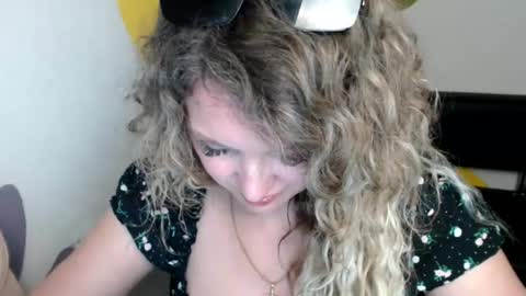 Snapshot of luxdonna chatting on June 2026 10:12:01 PM Donna online show from June 2026 10:12:01 PM