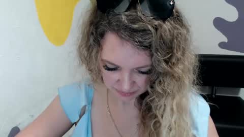 Snapshot of luxdonna chatting on June 2026 03:40:01 PM Donna online show from June 2026 03:40:01 PM