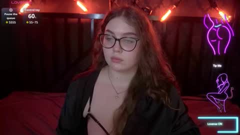 Snapshot of luxsopphia_ chatting on October 2025 01:43:02 PM luxsopphia_ online show from October 2025 01:43:02 PM