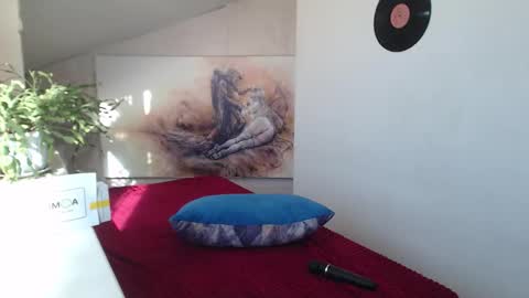 Laura online show from September 2025 05:23:01 AM