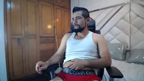 Snapshot of luxurycoupl chatting on January 2025 03:45:01 PM Lesly And Arnold online show from January 2025 03:45:01 PM