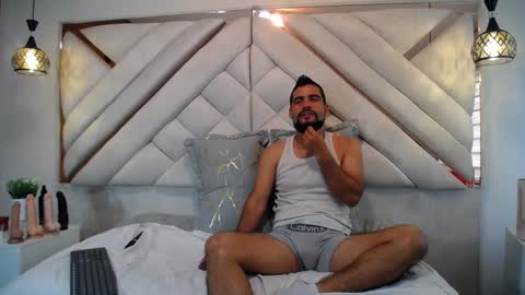 Snapshot of luxurycoupl chatting on January 2025 04:13:02 PM Lesly And Arnold online show from January 2025 04:13:02 PM