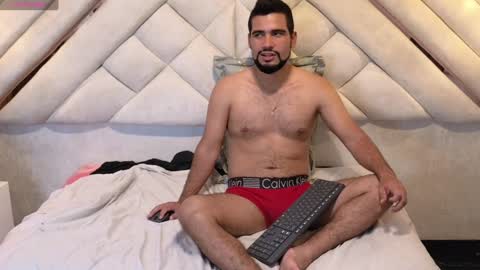 Snapshot of luxurycoupl chatting on February 2025 09:38:02 AM Lesly And Arnold online show from February 2025 09:38:02 AM