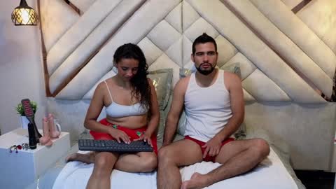 Snapshot of luxurycoupl chatting on February 2025 03:45:01 AM Lesly And Arnold online show from February 2025 03:45:01 AM