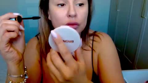 Snapshot of luxxx_diana chatting on November 2025 07:09:02 AM Diana online show from November 2025 07:09:02 AM