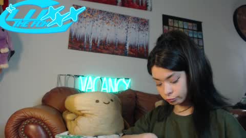 Snapshot of luxxxthefox chatting on January 2025 01:13:02 AM LuxxxTheFox online show from January 2025 01:13:02 AM