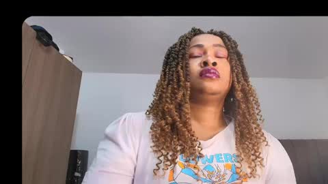Snapshot of luxy_benet chatting on June 2026 08:20:02 AM Big Benet online show from June 2026 08:20:02 AM