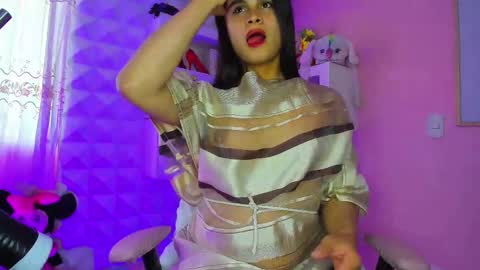 Snapshot of luz_celeste_ chatting on February 2025 10:43:02 PM Luz online show from February 2025 10:43:02 PM