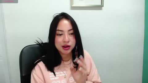 Snapshot of lya_levine chatting on February 2025 09:01:02 PM Lya online show from February 2025 09:01:02 PM