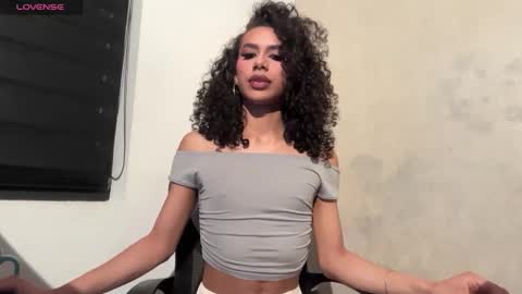 Snapshot of lyadumont chatting on November 2025 10:59:02 PM LYA online show from November 2025 10:59:02 PM