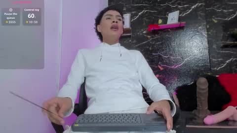 lyan_hots_ online show from November 2025 11:10:01 AM