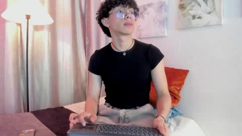 Lyan online show from May 2026 07:52:01 PM