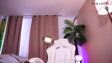 Lyhana Lee online show from June 2026 03:42:02 PM