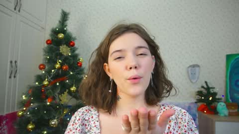 Snapshot of lyle_art chatting on December 2024 03:21:02 AM hi im Lyle online show from December 2024 03:21:02 AM