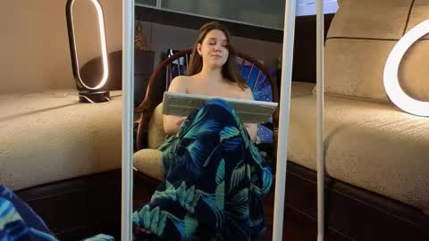 Snapshot of lyle_art chatting on March 2025 09:24:02 AM hi im Lyle online show from March 2025 09:24:02 AM