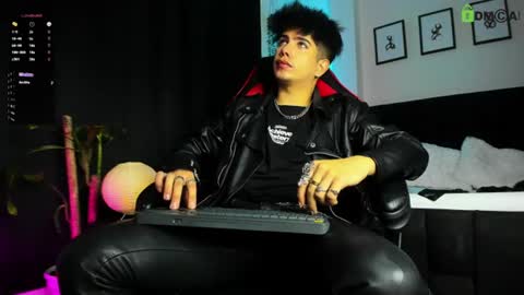 Snapshot of lylebennett_ chatting on June 2026 10:49:02 AM Lyle Bennett Freelance Model online show from June 2026 10:49:02 AM