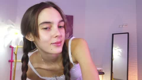 Snapshot of lyly_loveyou chatting on December 2024 05:40:01 AM Lyly online show from December 2024 05:40:01 AM