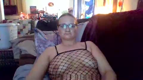 lynds87 online show from February 2026 08:35:01 PM