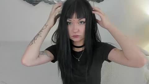 Mia online show from April 2026 08:01:01 AM