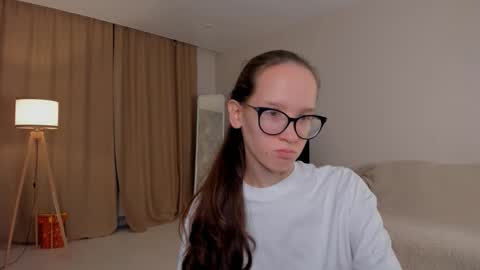 Sara online show from September 2025 04:01:02 PM