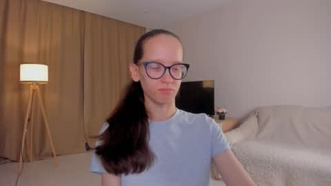 Sara online show from October 2025 04:40:01 PM