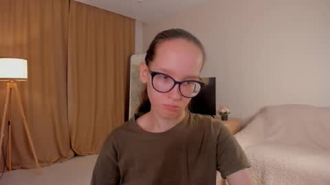 Sara online show from October 2025 04:51:02 PM