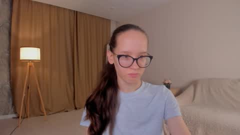 Sara online show from October 2025 04:02:02 PM