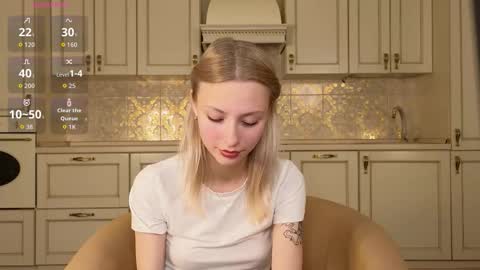 Hello there Im Eva3 Im new model here online show from September 2025 03:23:02 PM