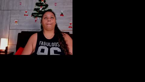 Snapshot of lynn_and_esteban chatting on December 2024 04:01:02 AM Lynn jonnes online show from December 2024 04:01:02 AM