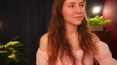 Snapshot of lynn_feline chatting on October 2025 10:37:01 AM Lynn online show from October 2025 10:37:01 AM