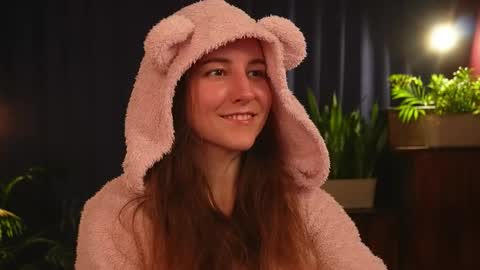 Snapshot of lynn_feline chatting on November 2025 03:11:01 PM Lynn online show from November 2025 03:11:01 PM