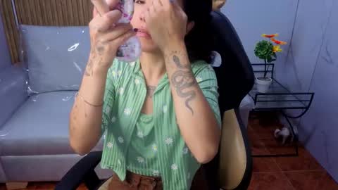 lynn_turner_ online show from February 2026 01:05:02 PM