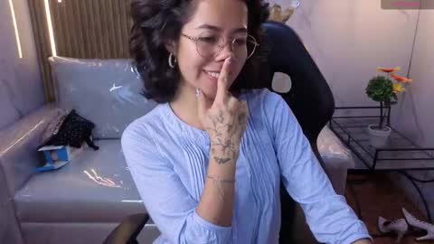 lynn_turner_ online show from February 2026 01:03:01 PM