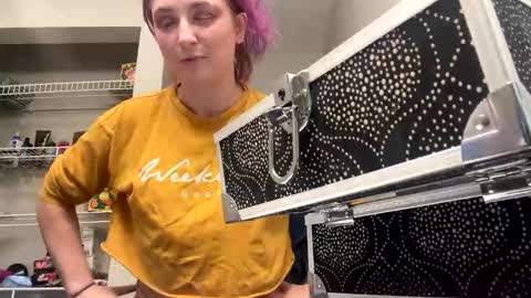 Lynn  online show from December 2025 09:41:02 PM