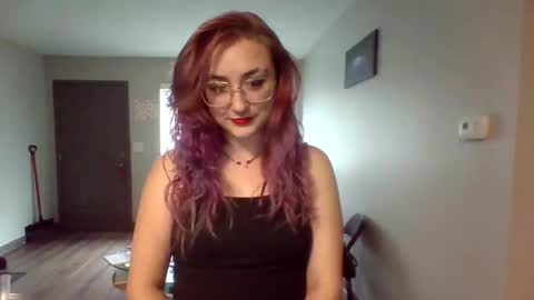 Snapshot of lynnkitten69000 chatting on April 2026 06:05:02 PM Lynn online show from April 2026 06:05:02 PM