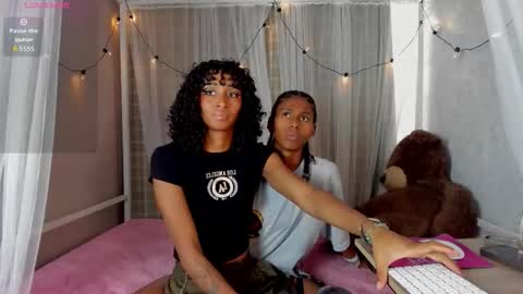 Snapshot of lynx_sun__ chatting on September 2025 10:02:01 PM Lynx and Sun online show from September 2025 10:02:01 PM