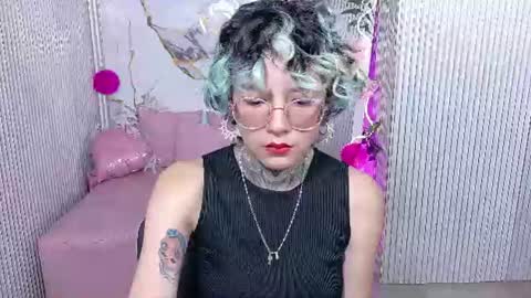 lyra_tay online show from July 2026 01:35:02 PM